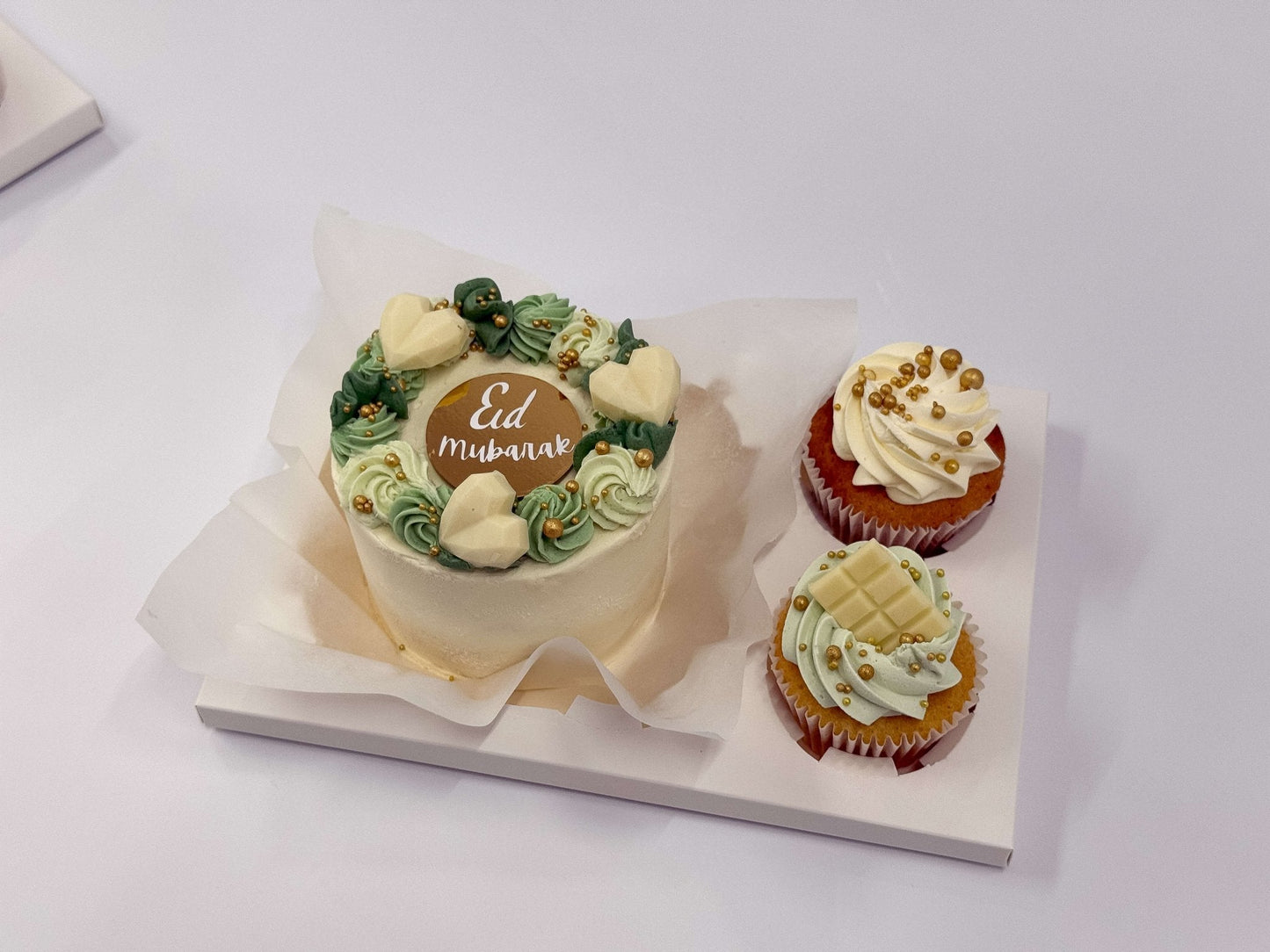 Vintage Eid Bento Cake with 2 Cupcakes - Cakes by Hassan